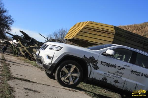 Танки оффлайн: тест-драйв нового Jeep Grand Cherokee